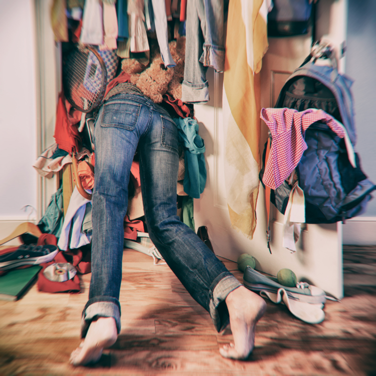 woman adhd symptom clutter